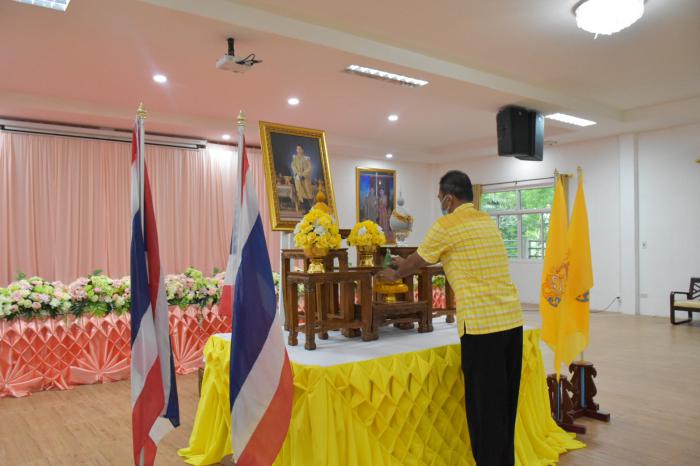 เทศบาลตำบลหนองแก ลงนามถวายพระพรชัยมงคล พระบาทสมเด็จพระเจ้าอยู่หัว เนื่องในวันเฉลิมพระชนมพรรษา ๒๘ กรกฎาคม ๒๕๖๔ ณ ห้องประชุมหลังใหม่เทศบาลตำบลหนองแก